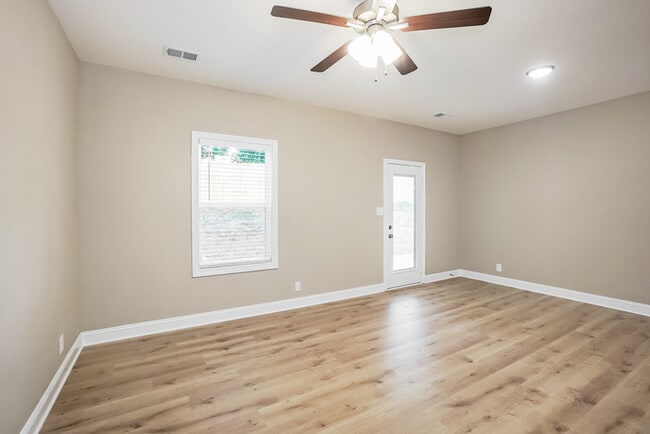 Building Photo - Modern Townhome with Attached Garage and Stainless Steel Appliances