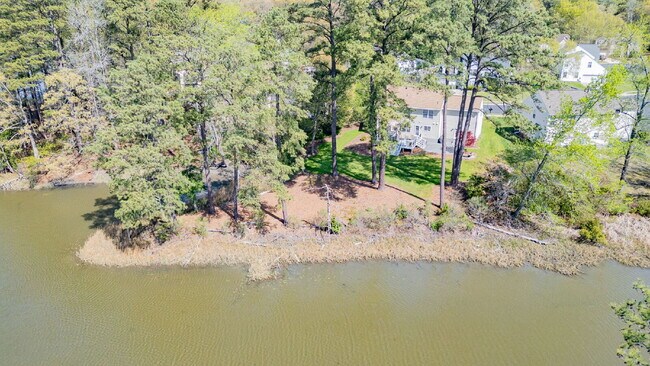 Building Photo - Waterfront Rental