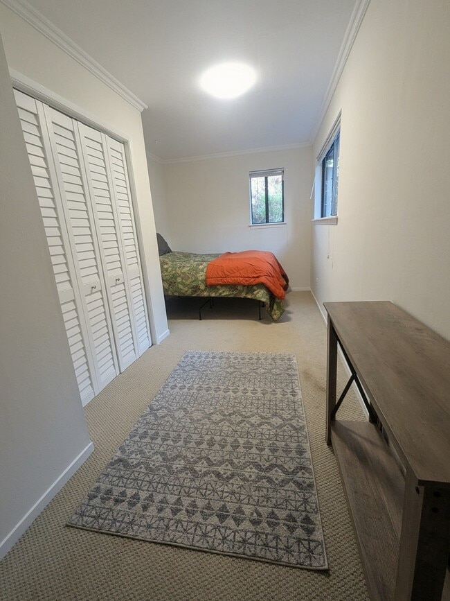 Building Photo - 3057 Lynde St