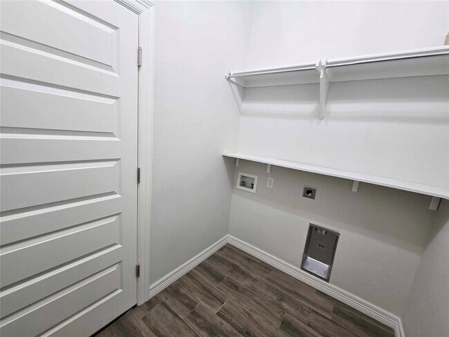 Building Photo - 9221 Anaum Ln