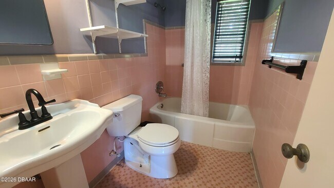 Building Photo - 4 Pleasant View Cir