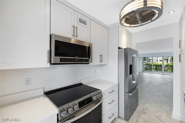 Building Photo - 212 Banyan Blvd