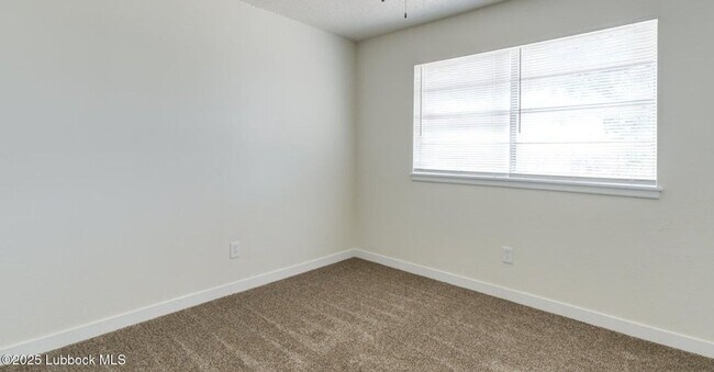 Building Photo - 3/2/1 FOR LEASE - SOUTH LUBBOCK