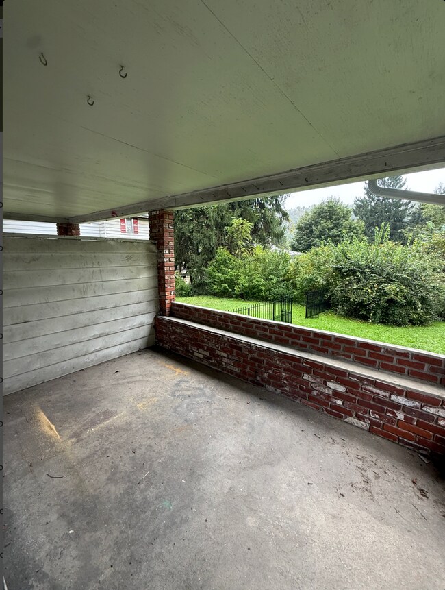 Building Photo - 127 Linhart St