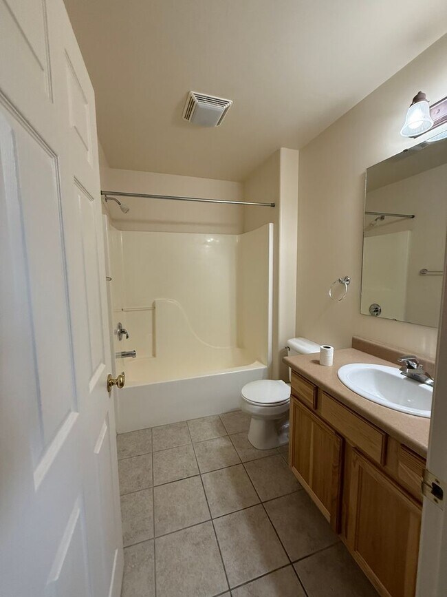 Building Photo - 3 Bedroom End Unit