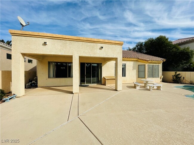 Building Photo - 231 Cliff Valley Dr