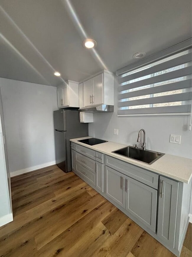 Building Photo - 1 bedroom 1.5 baths Home For Rent in Chula...