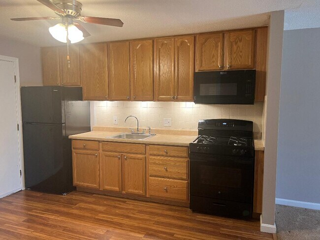 Building Photo - 2 Lancelot Ct