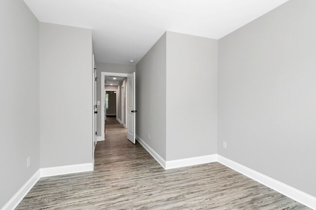 Building Photo - 915 Yellowstone Dr