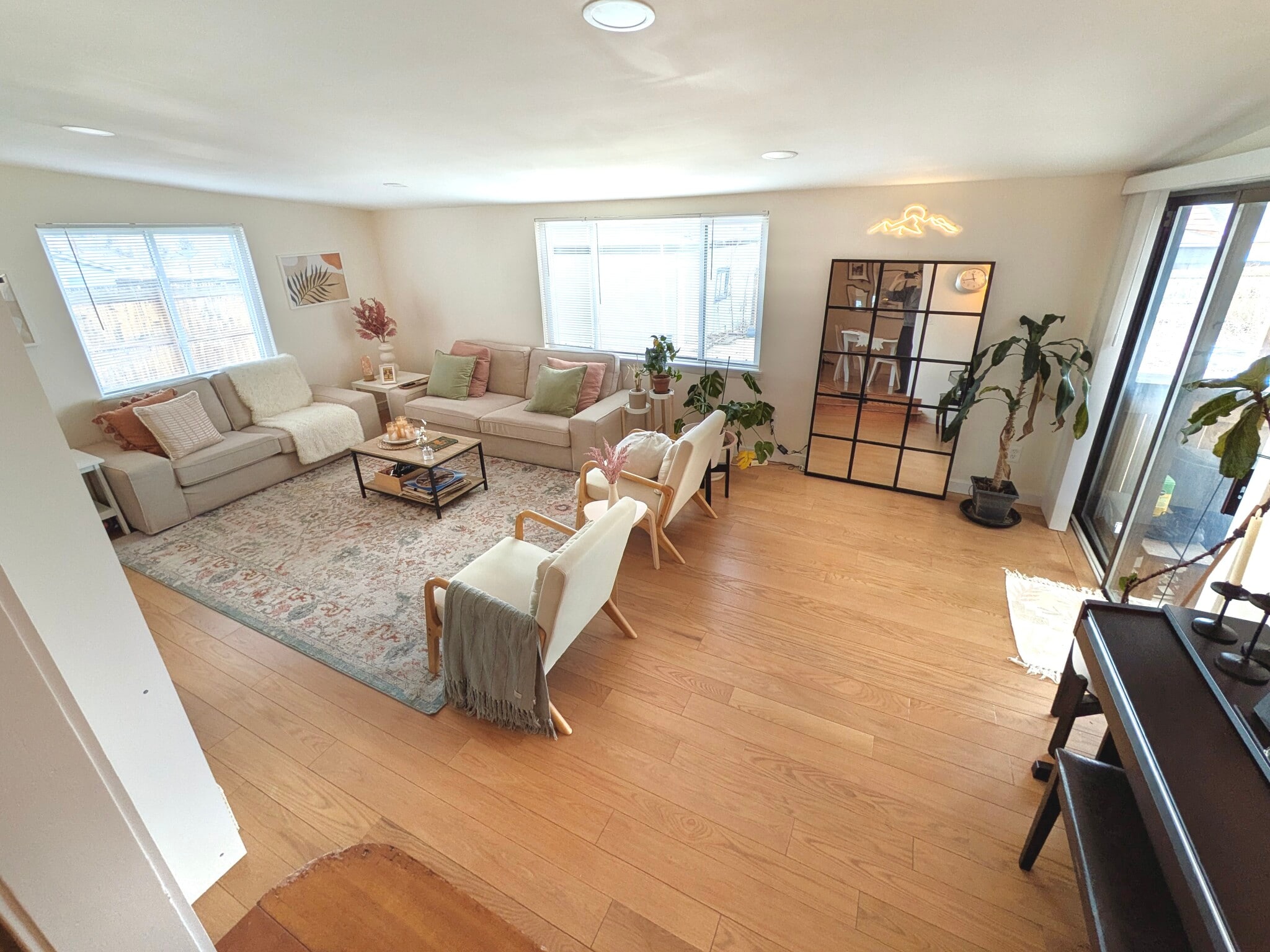 Building Photo - 850 S Osage St