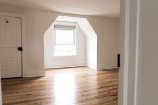 Building Photo - 327 N Charlotte St