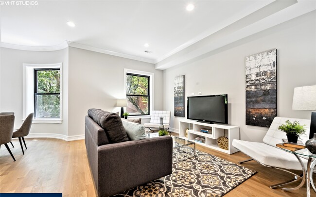 Building Photo - 2244 N Kenmore Ave