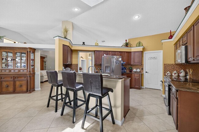Building Photo - 3077 SE Galt Cir