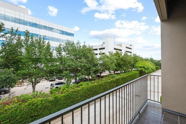 Building Photo - 1405 Lake Pointe Pkwy