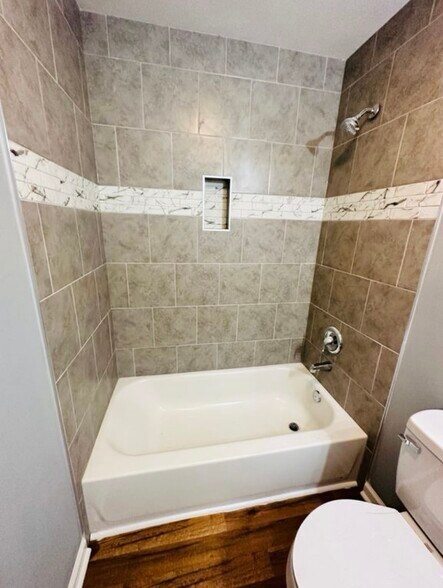 Bathroom 2 tub - 4916 Mecca St