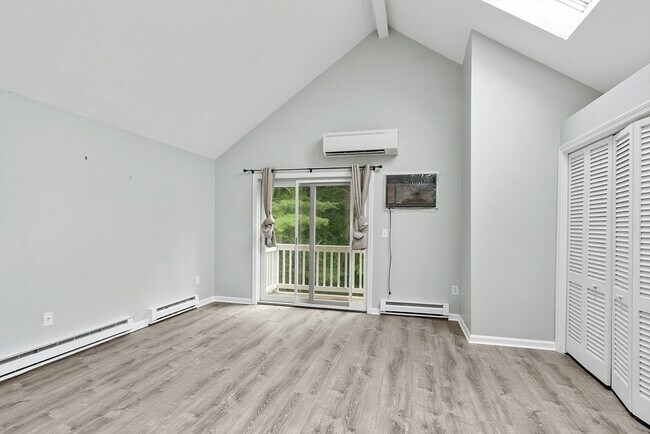 Building Photo - 4 Sterling Ln