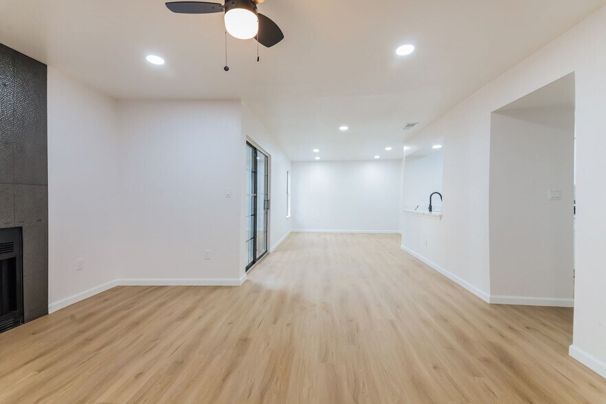 Building Photo - 9920 Forest Ln