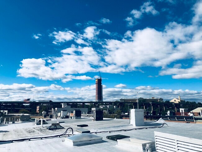 Building Photo - 347 7th St