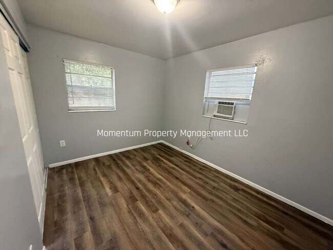 Building Photo - Upgraded 2/1 in Tampa- READY NOW, ENJOY ONE MONTH FREE!!