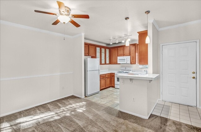 Building Photo - Pacific Legends 2 Bed Condo Near Pool