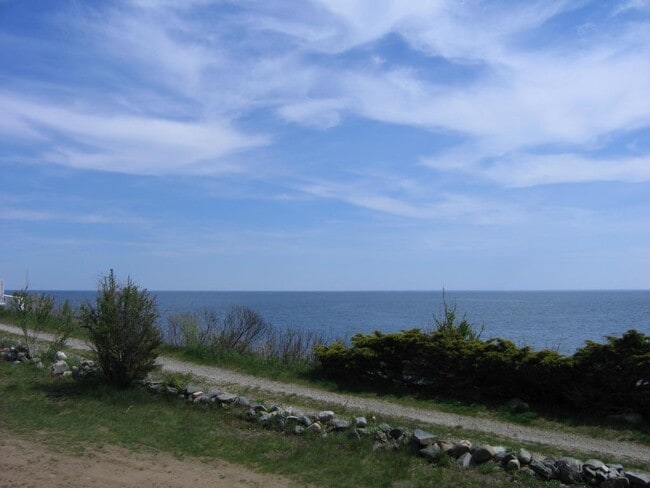 Building Photo - 11 Great Boars Head Ave