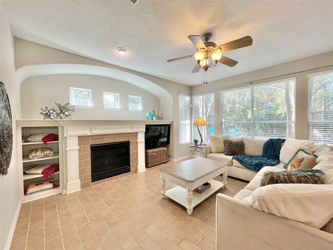 Building Photo - 46 Flickering Sun Ct