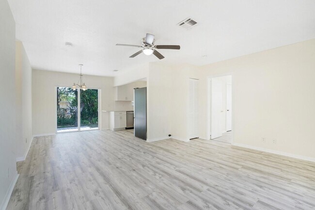 Building Photo - 3800 Calvin Ave