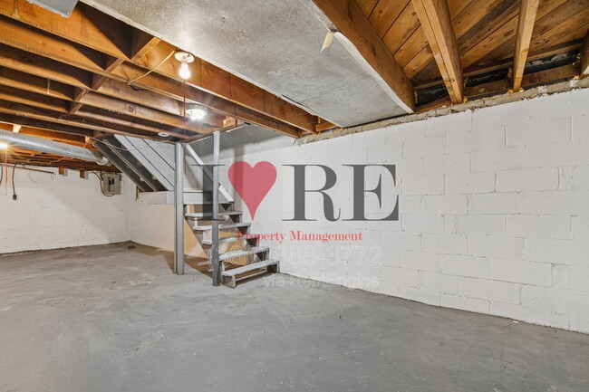 Building Photo - 338 S Chase Ave