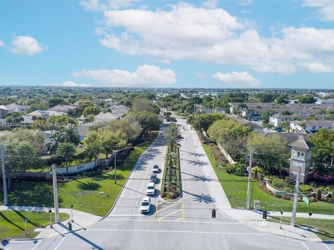 Building Photo - 136 SW 169th Ave