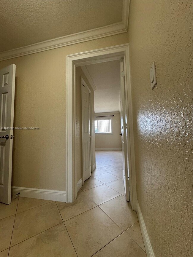 Building Photo - 2740 W 76th St