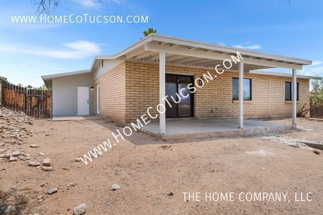 Building Photo - 7441 N Gilbert Pl