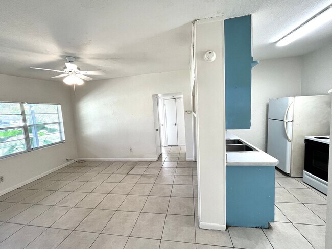 Building Photo - 107 Mayfair Cir