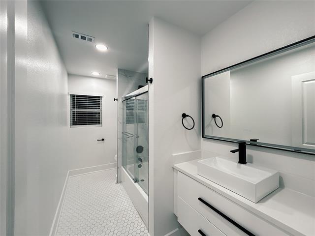 Building Photo - 2800 Sadler Ave