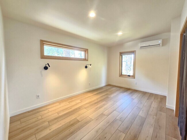 Building Photo - 825 S Montavilla Dr