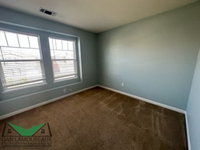 Building Photo - 1826 Lowe Dr