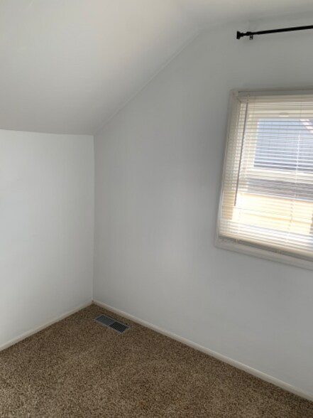 Building Photo - 360 Locust St