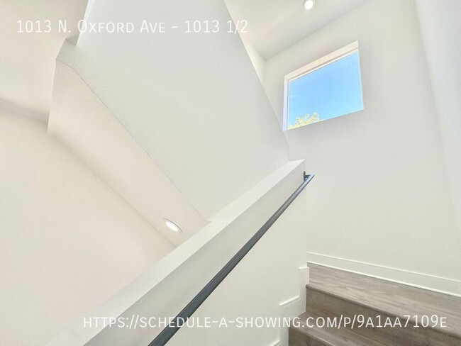 Building Photo - Beautiful new modern 3 story townhome 3 Be...