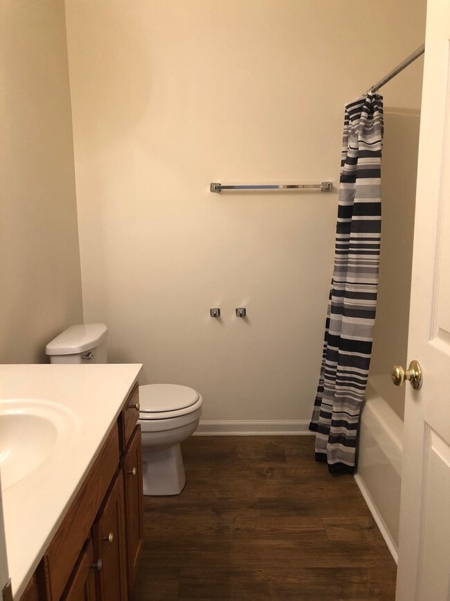 Building Photo - Great Location Black Mountain Apartment