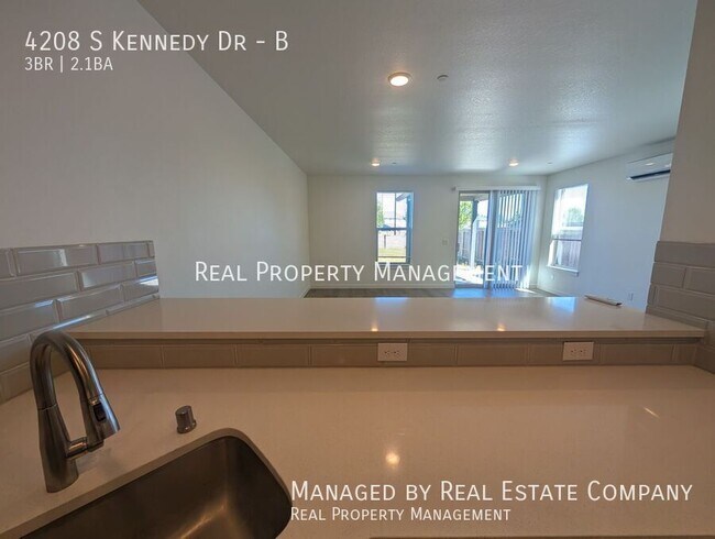 Building Photo - 4208 S Kennedy Dr