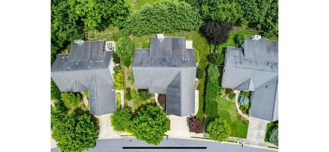 Building Photo - 50 Grove End Rd