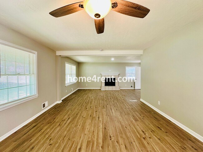 Building Photo - Like New, Ranch Style Home in Raytown - Wood Floors, Finished Basement, Fenced Yard!