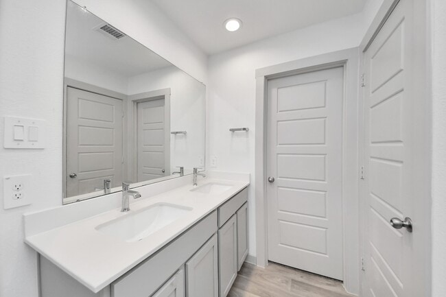 Building Photo - 7923 Cattleman Vly Dr
