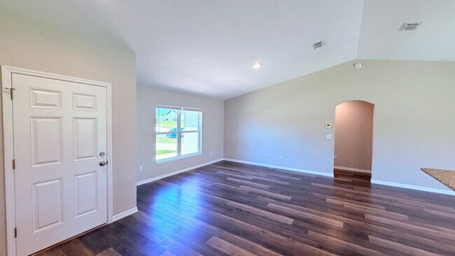 Building Photo - Lovely  3 Bedroom, 2 Bathroom Home in Ocala!!!