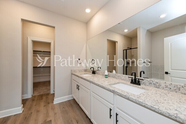 Building Photo - 623 Brookside Dr