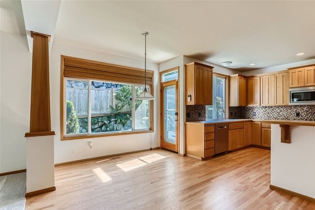 Building Photo - 4Bd/2.5Ba Redmond House