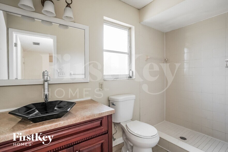 Building Photo - 18125 Hilda Dr