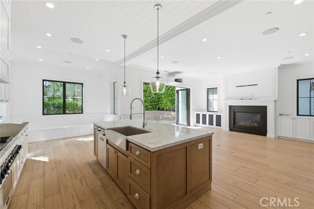 Building Photo - 1405 Oak Ave