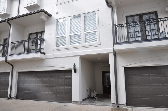 Primary Photo - 5922 Burgoyne Dr.