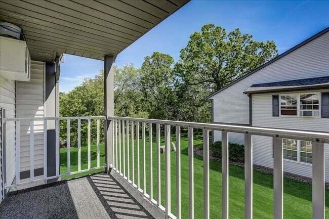 Building Photo - Spacious 3 Bedroom, 2 Bath Upper Apartment – Available August 1