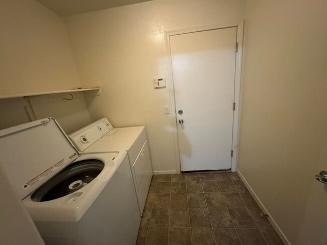 Building Photo - 3 Bedroom - 2 Bath - 2 Car Garage - Green Valley, AZ